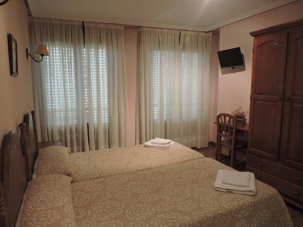 Hostal Villa De Navarrete Exterior photo